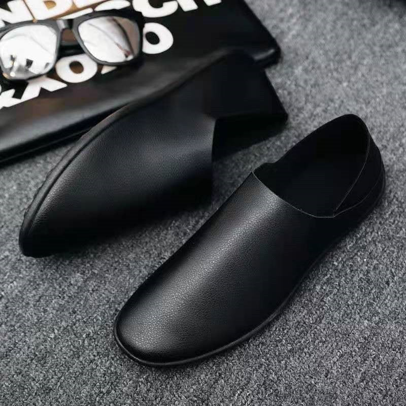 New Style Casual Leather Shoes Men's Breathable Board Shoes Soft Leather Casual Shoes Product information Style: Casual Applicable gender: male Pattern: plain Toe shape: round toe Sole Material: Rubber Heel shape: flat heel Size Information Size: 38,39,40