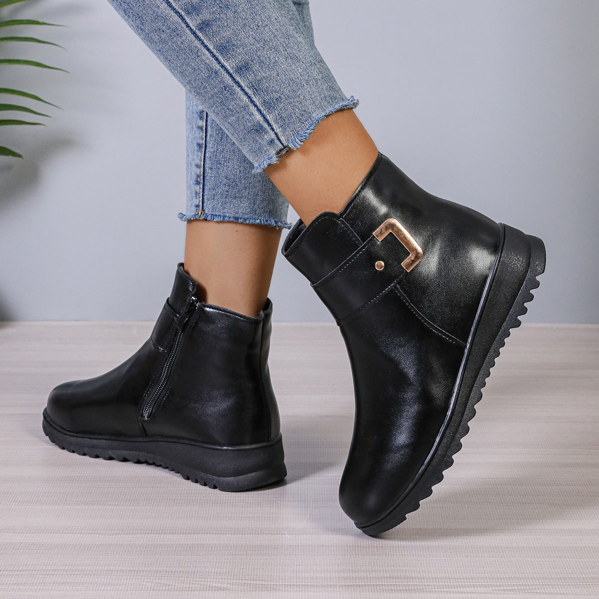 Winter Fleece Boots With Side Zipper Design Fashion Simple Non-slip Ankle Boots For Women Warm Pu Leather Shoes Product information: Features: anti-slip, warm, and others. Use: keep warm Upper material: satin Sole material: upper Toe shape: round head Ins