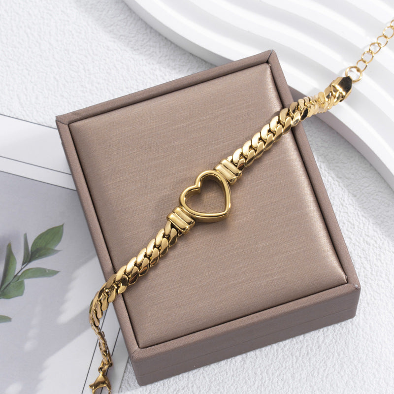Fashion Simple Hollow Heart Titanium Steel Bracelet Product information: Treatment Process: Electroplating Color: BR-26 Gold, BR-26 Silver Applicable people: Unisex Material: titanium steel Shape: heart shape Packing list: 1* Bracelet Product Image: Fashi