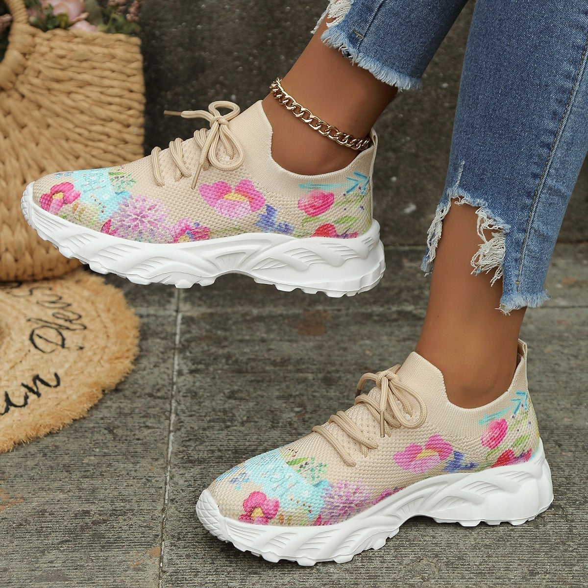 Women's Sports Shoes Flowers Print Walking Sneakers Casual Breathable Lace-up Mesh Shoes Product information: Toe shape: round toe Upper Material:Canvas Pattern: Flower Color:pink,white,khaki,black Size:35,36,37,38,39,40,41,42 Sole Material: Rubber Lining