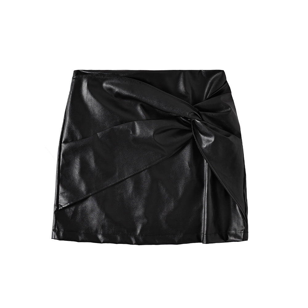 Women's Versatile Casual High Waist PU Leather Skirt Product information: Pattern: solid color Fabric name: PU Color: Black Main fabric composition: Polyester Size: S,M,L Style type: temperament commute Size: Note: 1. Asian sizes are 1 to 2 sizes smaller