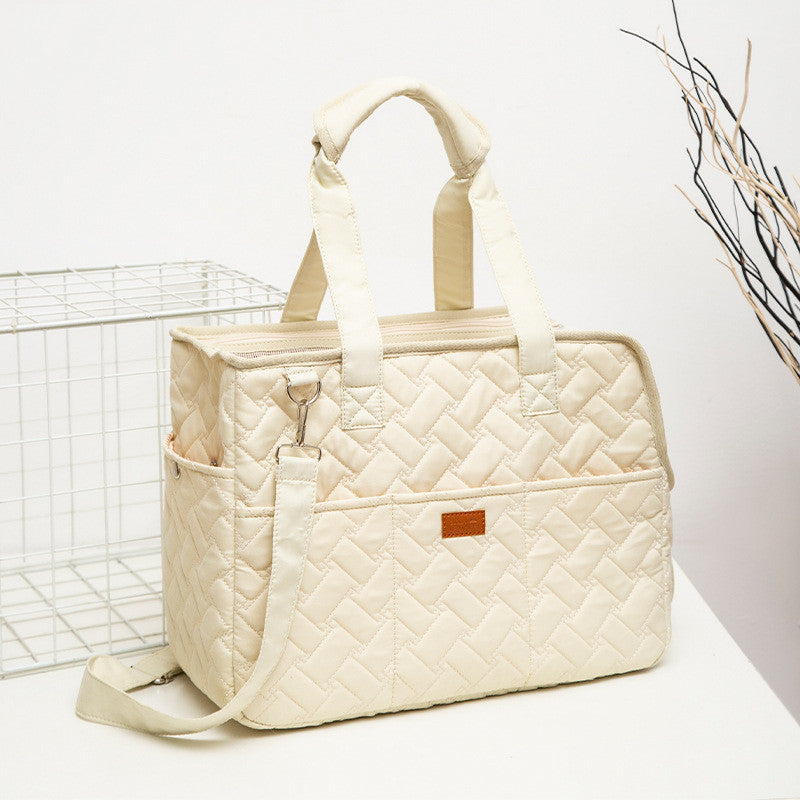 Portable Pets Handbag For High Capacity Ventilation Pet Supplier Carry Dog Cat Gadgets Product information: Material: canvas Capacity: cat within 13kg Pattern: solid color Hardness: medium soft Packing list: Handbag*1 Portable Pets Handbag For High Capaci