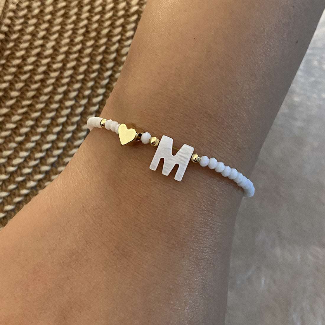 26 Letters White Shell Beaded Bracelet Women Metal Love Design Bracelet Jewelry Product information: Material:Shell Processing: Handmade Style: Women's Packing list: Bracelet*1 Product Image: 26 Letters White Shell Beaded Bracelet Women Metal Love Design