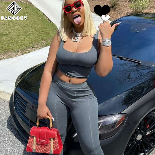 2 Piece Set Gym Active Wear This 2 Piece Set Gym Active Wear was created for comfort, performance, and style all rolled into one! Forget about traditional gym clothes that are chunky, restrict movement, and lack fashion. This two-piece set is designed to