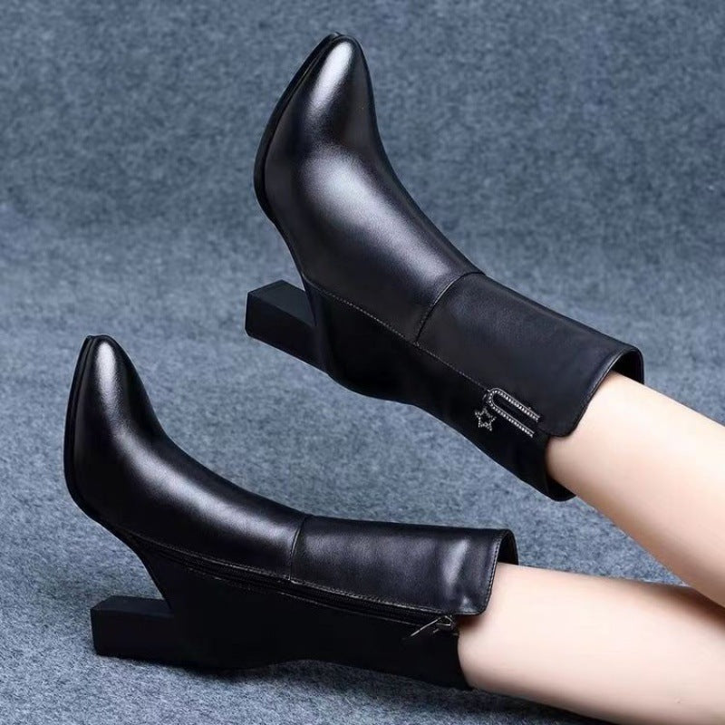 Fleece-lined Thick Women's Shoes Product information: Lining material: artificial velboa Color: Black single liner, Black Heel shape: short stout heel Size: 35, 36, 37, 38, 39, 40 Sole material: rubber Toe bracket shape: Tip Shoe Upper material: Satin Wea