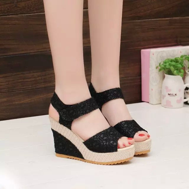 Flat bottom high heel sandals Style: summer sandals Toe cap: fish mouth toe Upper: high quality leather Neri: Pig-like lining Sole: wear-resistant non-slip sole With height: 10 cm Waterproof table: 3 cm US EUR UK AUS JPN KOR 5 35 2,5 3.5 21 228 5.5 35.5 3