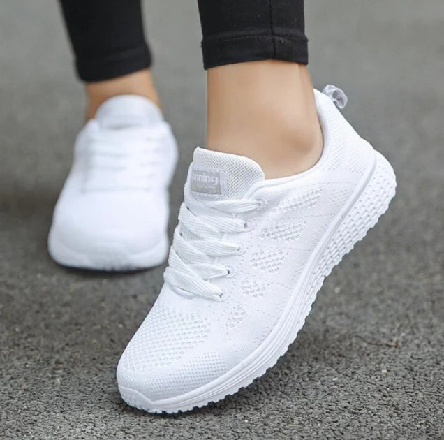 Women Shoes Sports Sneakers Upper material: mesh Heel height: low heel (1-3CM) Sole material: EVA Inside material: mesh Upper height: low Heel shape: Wedge heel Sole craft: vulcanized shoes Women's shoe size: 35 36 37 38 39 40 41 42 43 44 Foot length: 225