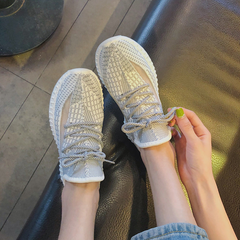 Woven coconut shoes female daddy shoes Product Category: Coconut Shoes For the season: Summer Applicable gender: female Upper material: flying weave Heel height: flat heel Sole material: plastic Wearing style: front tie Opening depth: shallow mouth (below