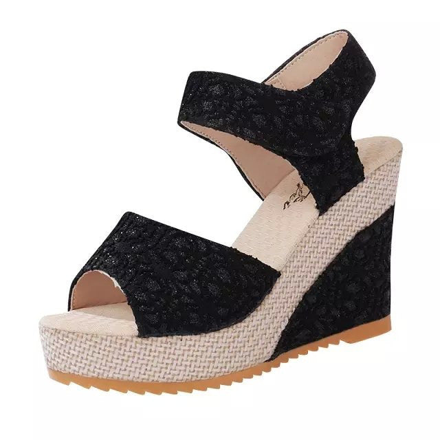 Flat bottom high heel sandals Style: summer sandals Toe cap: fish mouth toe Upper: high quality leather Neri: Pig-like lining Sole: wear-resistant non-slip sole With height: 10 cm Waterproof table: 3 cm US EUR UK AUS JPN KOR 5 35 2,5 3.5 21 228 5.5 35.5 3