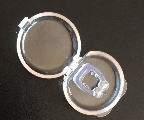 Silicone Magnetic Anti Snore Stop Snoring Nose Clip Sleep Tray Sleeping Aid Apnea Guard Night Device Overviews: 1. Brand New and High Quality 2. Safe, convenient and reusable 3. Applicable to any shape of nostrils 4. Get a decent snore-free night\'s sleep