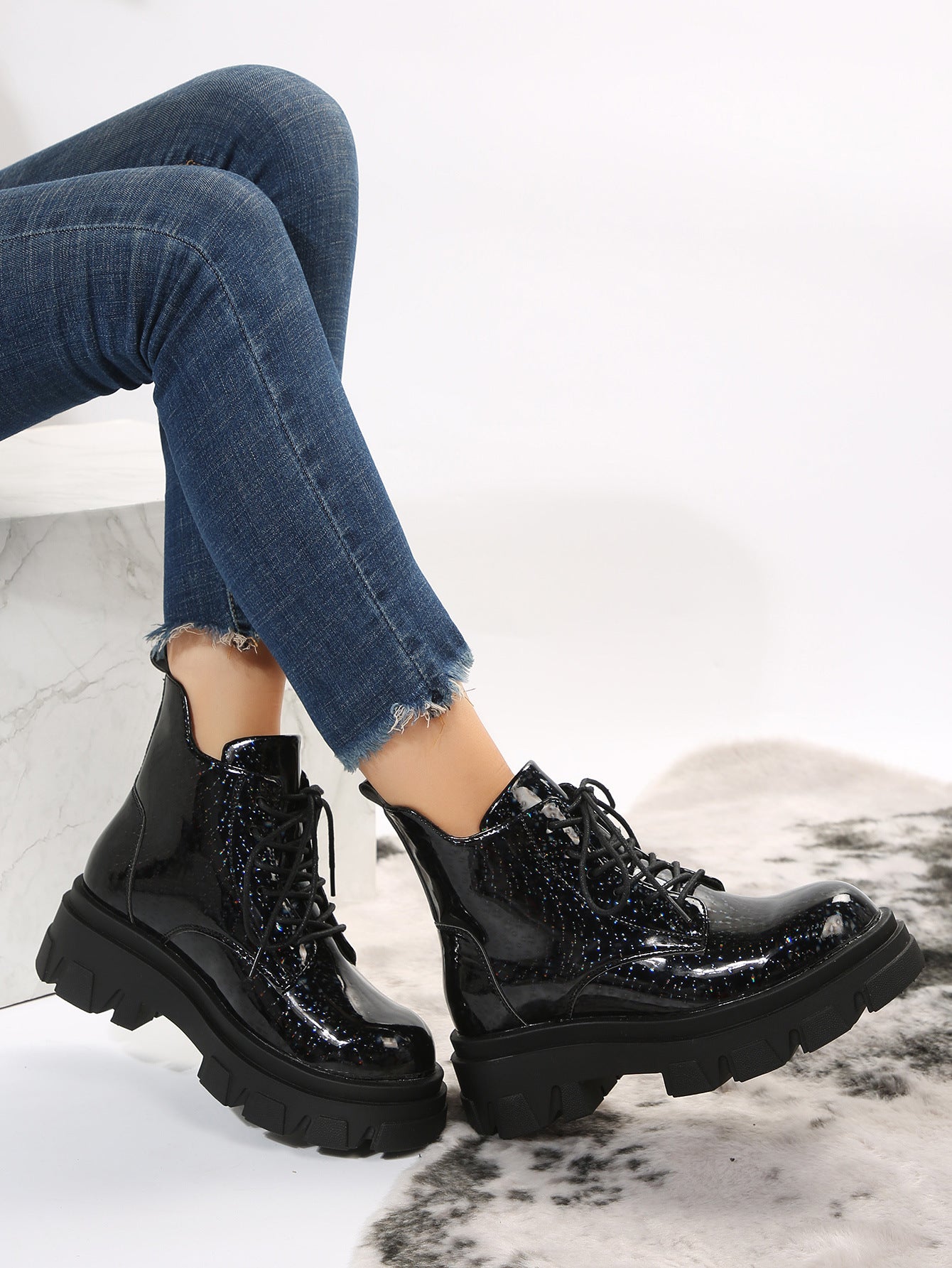 High-rise Glossy Low-top Women's Boots Product information: Color: Black Shoe Upper material: artificial pu Socks length: low tube Size: 35, 36, 37, 38, 39, 40, 41, 42, 43 Applicable Gender: Female Size: Packing list: A pair of boots Product Image: High-r