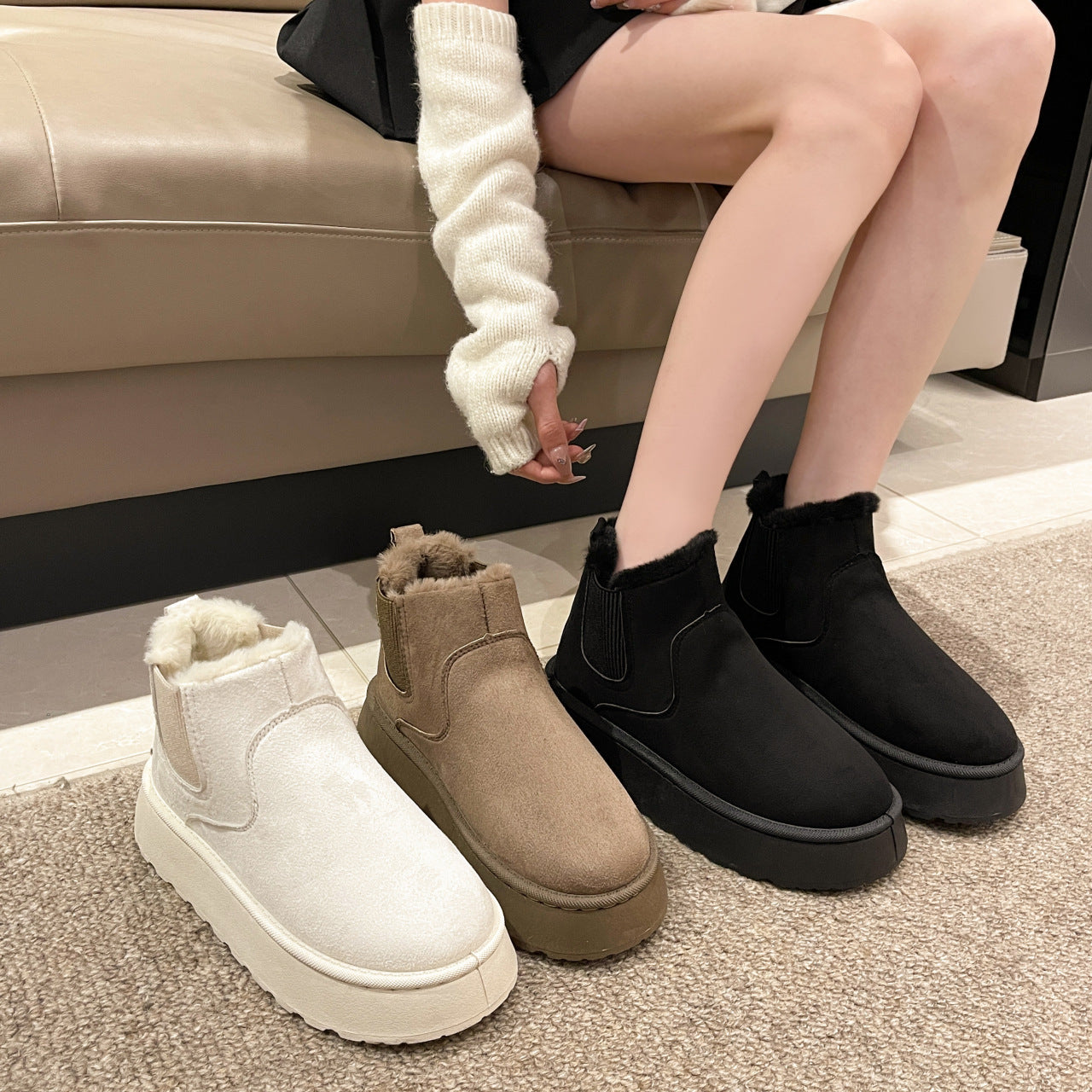 Women's Plush Boots Winter Warm Fleece Thick Flats Snow Boots Fashion Shoes Product information: Pattern: solid color Lining material: Short Plush Color: Milky White, black, khaki Upper height: tall crown Processing Method: sticky leather Heel height: low