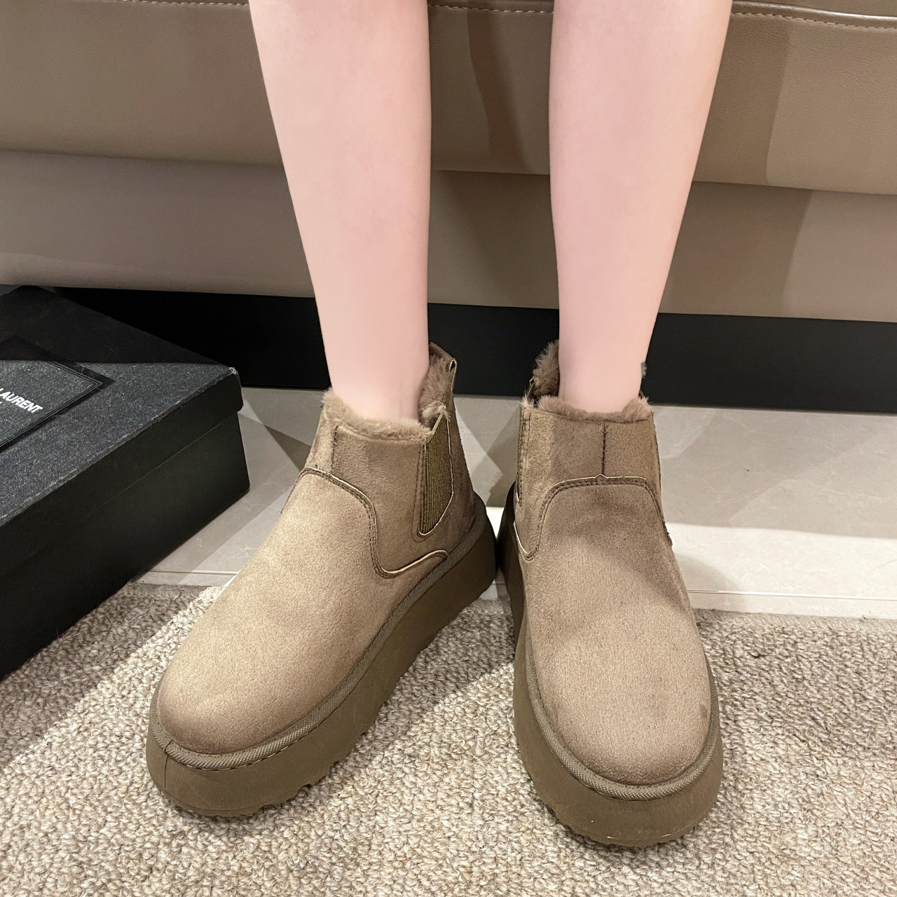 Women's Plush Boots Winter Warm Fleece Thick Flats Snow Boots Fashion Shoes Product information: Pattern: solid color Lining material: Short Plush Color: Milky White, black, khaki Upper height: tall crown Processing Method: sticky leather Heel height: low