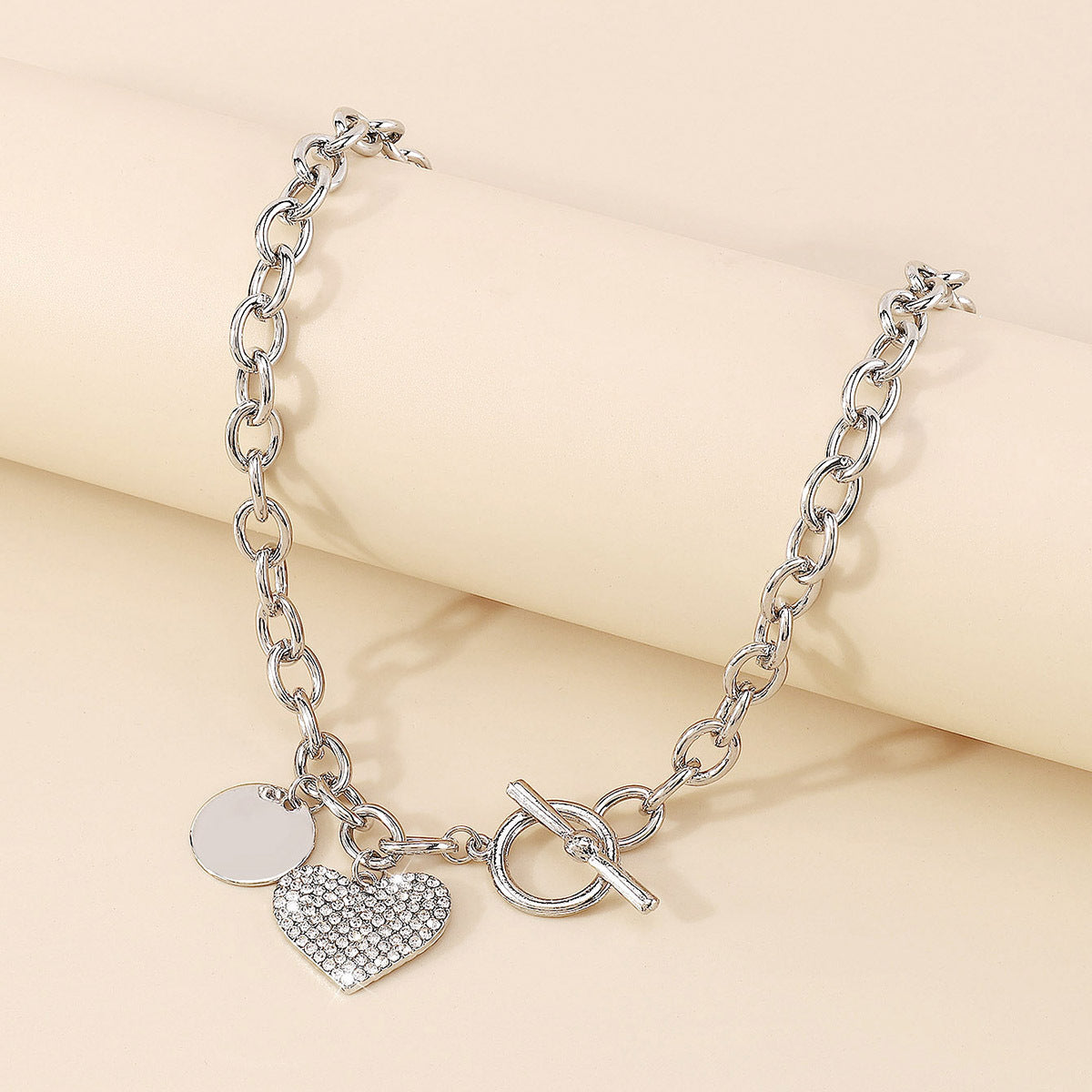 Women's Round Heart Shape With Diamond Necklace Product information: Treatment Process: Electroplating Color: gold, white K Applicable population: Female Pendant material: Alloy Style: Love necklace Chain style: clavicle chain Material: ferroalloy Rhinest