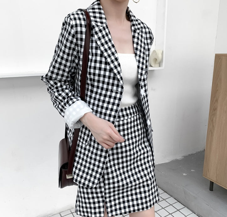 Plaid suit skirt suit Size: XS S M L Color classification: black plaid jacket size length shoulder bust waist XS 65 40.5 85 75 S 66.5 42 87 77 M 68 44 91 81 L 69.5 46 95 85 skirt length length waist hip xs 41 62 90 s 42 64 92 m 43 68 96 l 44 72 100 unit:c