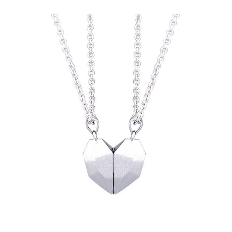 Creative Magnet Necklace Love Heart Broken Men And Women Product information: Style: Creative Material: Copper Type: Necklace Style: Couple style Modeling: Wishing Stone Packaging: Individually packed Chain style: cross chain Whether multi-layer: No Wheth