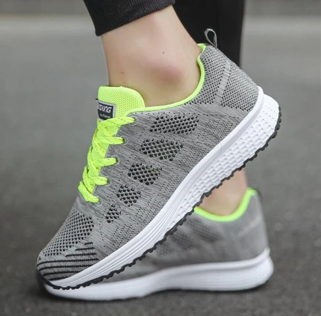 Women Shoes Sports Sneakers Upper material: mesh Heel height: low heel (1-3CM) Sole material: EVA Inside material: mesh Upper height: low Heel shape: Wedge heel Sole craft: vulcanized shoes Women's shoe size: 35 36 37 38 39 40 41 42 43 44 Foot length: 225