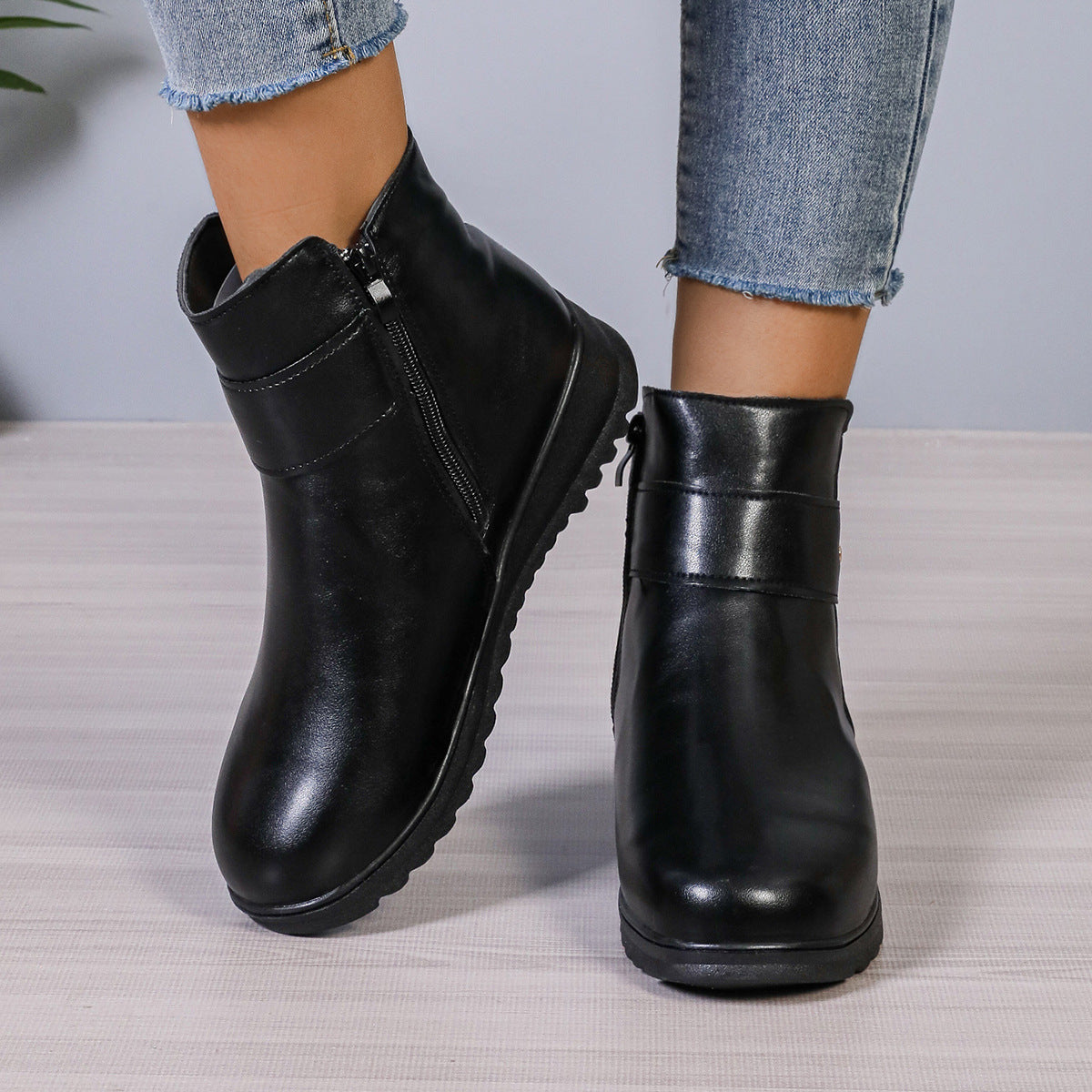 Winter Fleece Boots With Side Zipper Design Fashion Simple Non-slip Ankle Boots For Women Warm Pu Leather Shoes Product information: Features: anti-slip, warm, and others. Use: keep warm Upper material: satin Sole material: upper Toe shape: round head Ins