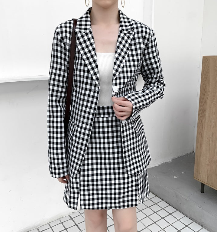 Plaid suit skirt suit Size: XS S M L Color classification: black plaid jacket size length shoulder bust waist XS 65 40.5 85 75 S 66.5 42 87 77 M 68 44 91 81 L 69.5 46 95 85 skirt length length waist hip xs 41 62 90 s 42 64 92 m 43 68 96 l 44 72 100 unit:c