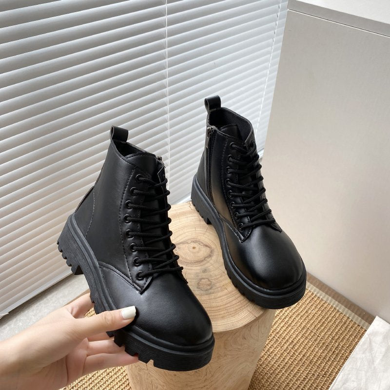 New Black Handsome Boots Women Product information: Pattern: solid color Lining material: imitation leather Color: Black Heel height: flat heel Sock length: low tube Heel shape: chunky heel Size: 35,36,37,38,39,40,41,42,43 Sole material: rubber Popular el