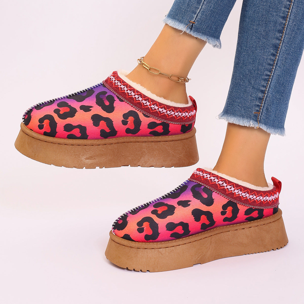 Women's Cartoon Christmas Print Ankle Boots Casual Slip On Plush Lined Home Shoes Comfortable Winter Short Boots Overview: Unique design, stylish and beautiful. Good material, comfortable wear. A variety of colors, any choice. Product information: Toe sha