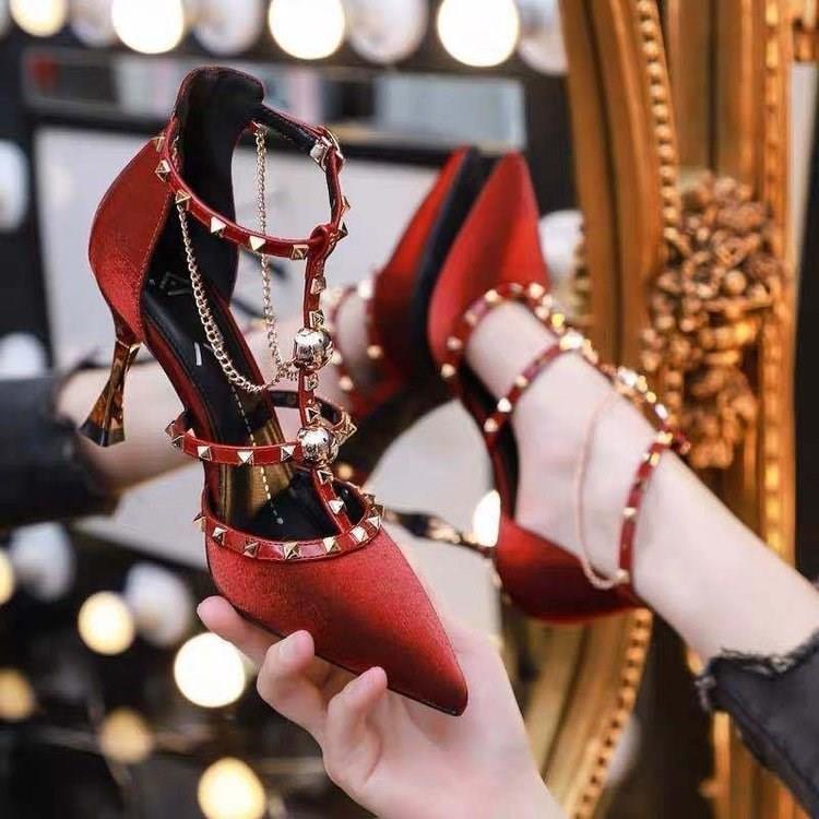 Korean Version Of Sandals Female Pointy Fairy High Heels Stiletto Product information: Color: Black wine red Sizes: 34,35,36,37,38,39 Upper material: microfiber leather Product Category: One-line strap Sandals Toe shape: pointed tip Sole material: rubber