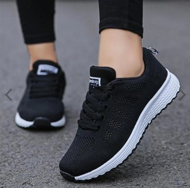 Women Shoes Sports Sneakers Upper material: mesh Heel height: low heel (1-3CM) Sole material: EVA Inside material: mesh Upper height: low Heel shape: Wedge heel Sole craft: vulcanized shoes Women's shoe size: 35 36 37 38 39 40 41 42 43 44 Foot length: 225