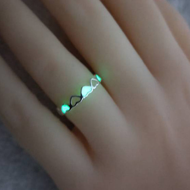 Luminous Heart Ring Glow-in-the-dark Adjustable Love Rings Product information: Style: Europe and America Material: Copper Treatment process: electroplating Details&Type: Product Size: Adjustable Package Size: Packing list: Ring*1 Product Image: Luminous