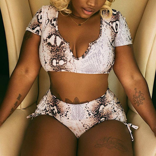 Women's Printed Short Top And Tight Shorts Suit Product information: Color: beige, XL:0.135 Pants length: Shorts Size: S,M,L,XL Main fabric composition: Polyester Fiber (polyester) Applicable Gender: Female Process: Printing/printing and dyeing Size： Note