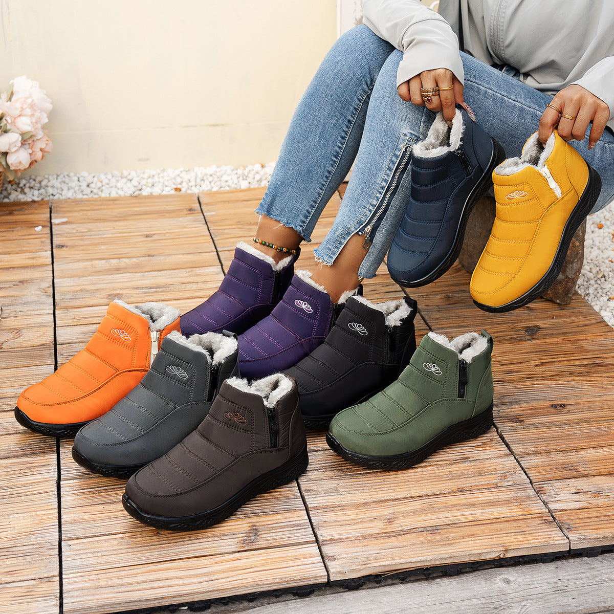Winter Snow Boots WIth Side Zipper Casual Warm Plush Flat Shoes Women's Fleece Ankle Boot Product information: Upper material: satin Sole material: PU Upper height: medium upper Toe shape: round head Heel shape: Thick heel Inner material: washed wool Open