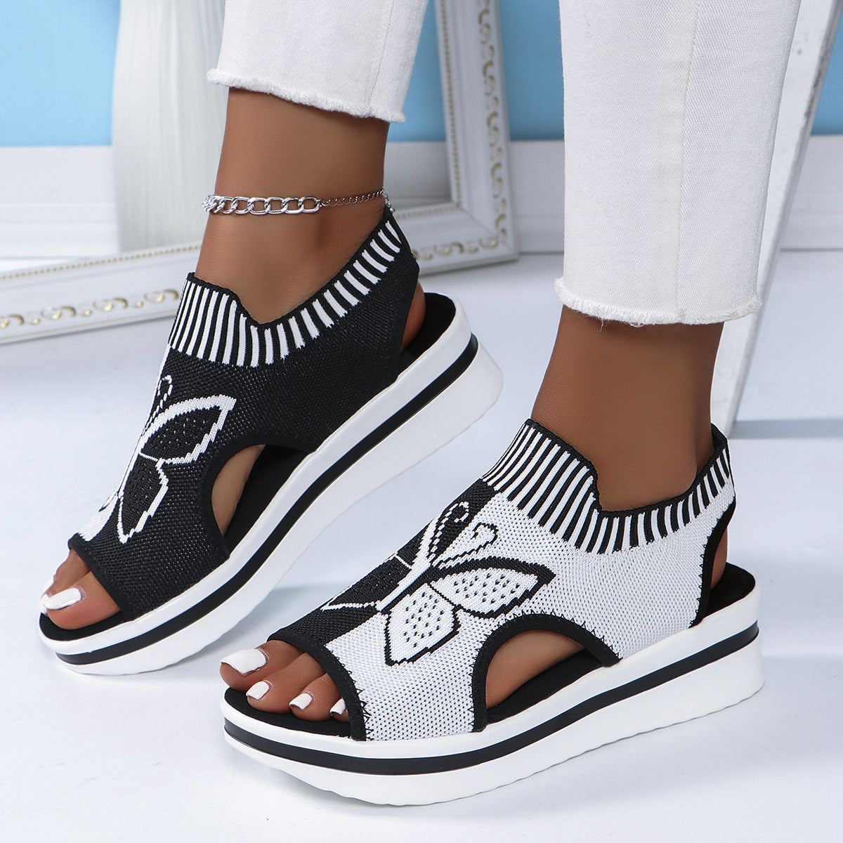 Summer Butterfly Print Sports Sandals Casual Breathable Flying Woven Flat Shoes For Women Product information: Upper Material: Fabric Sole Material: Rubber Toe Shape: Fish Mouth Sole: Viscose Upper Height: Low Size Information: Packing list: Slippers*1Pai