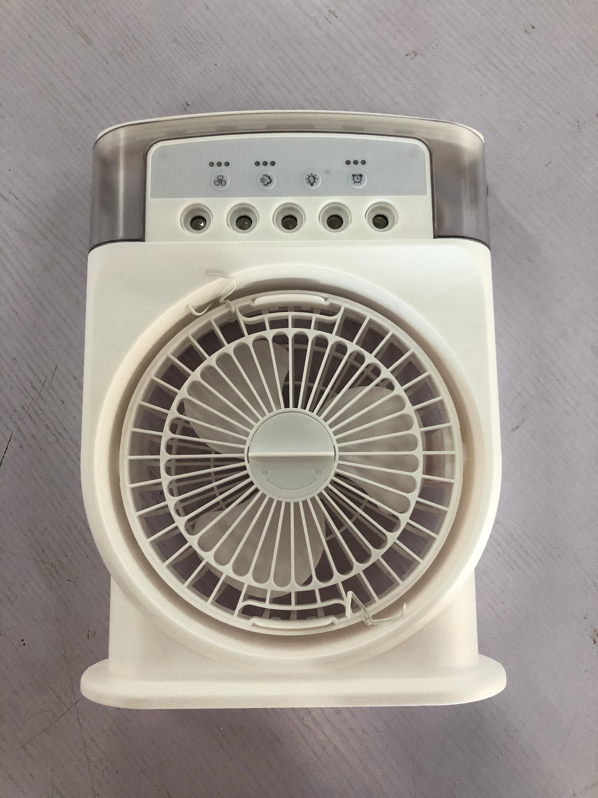 Portable USB Air Conditioner Cooling Fan With 5 Sprays 7 Color Light 600ML Water Tank Spray Mist Air Cooler Humidifiers Overview: 1. Fan And Humidifiers 2. 7 Color Led Lights 3. Leather Handle Design 4. Fan Adjustable Up And Down 5. Removable Water Tank D
