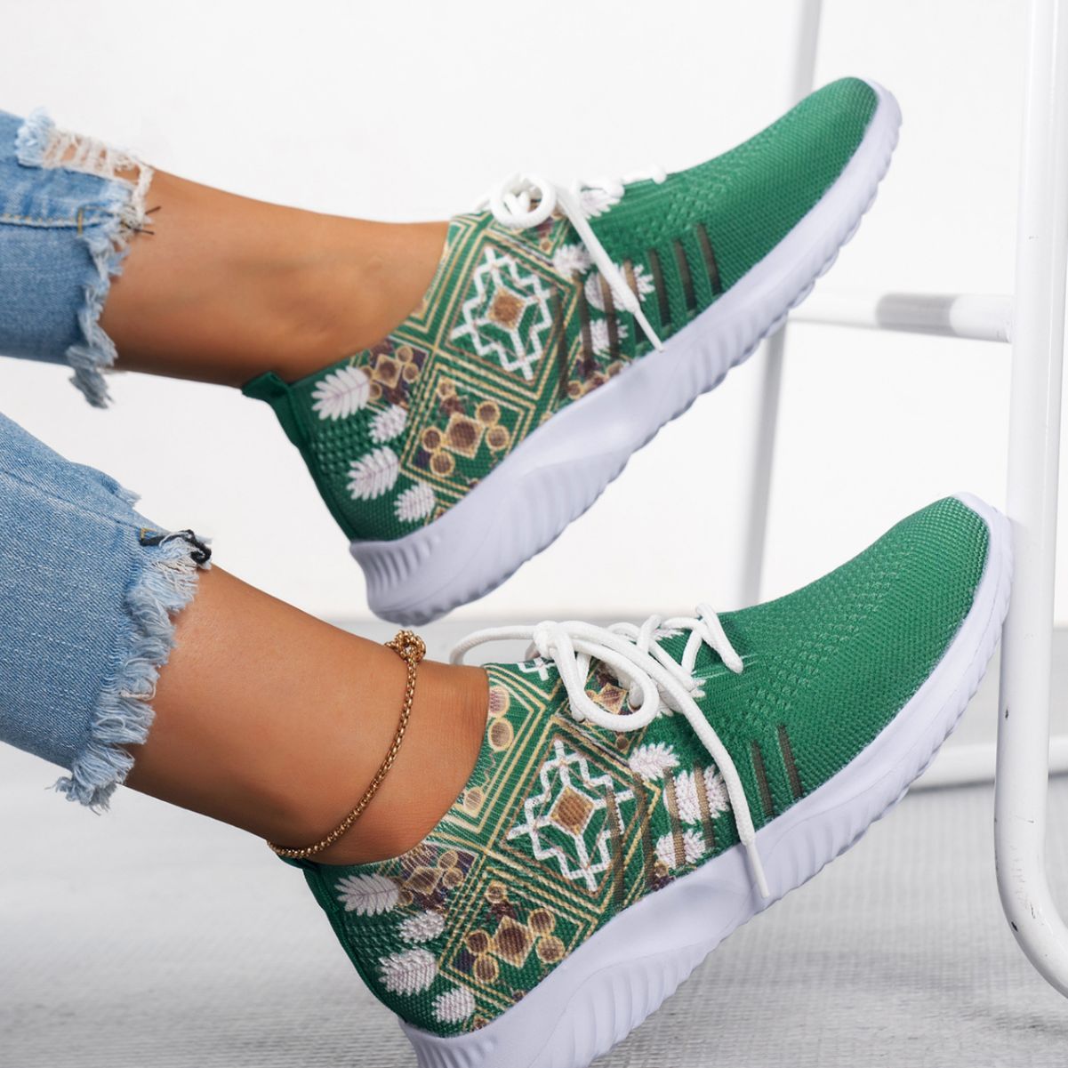Summer New Flying Woven Stylish Flat Shoes Women Product information: Pattern: color matching Lining material: cloth Color: green Upper height: tall crown Heel height: low heel (1-3CM) Heel shape: flat heel Size: 35, 36, 37, 38, 39, 40, 41, 42, 43 Sole cr