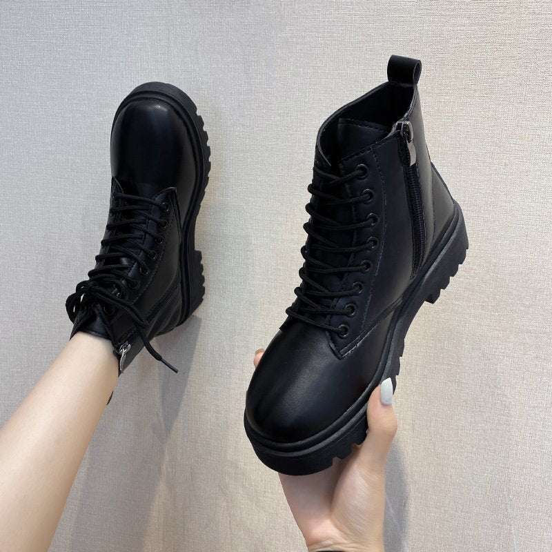 New Black Handsome Boots Women Product information: Pattern: solid color Lining material: imitation leather Color: Black Heel height: flat heel Sock length: low tube Heel shape: chunky heel Size: 35,36,37,38,39,40,41,42,43 Sole material: rubber Popular el