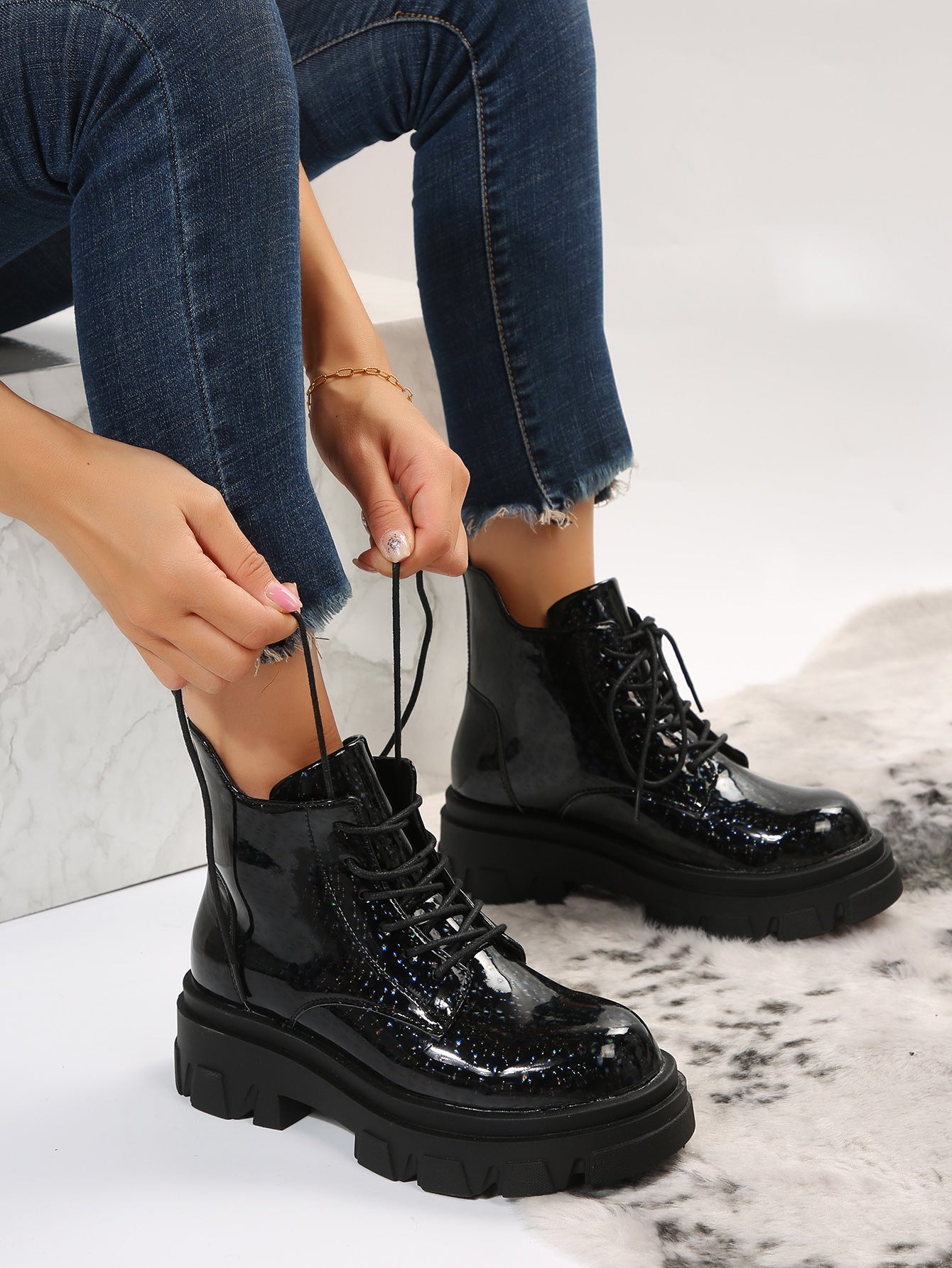 High-rise Glossy Low-top Women's Boots Product information: Color: Black Shoe Upper material: artificial pu Socks length: low tube Size: 35, 36, 37, 38, 39, 40, 41, 42, 43 Applicable Gender: Female Size: Packing list: A pair of boots Product Image: High-r