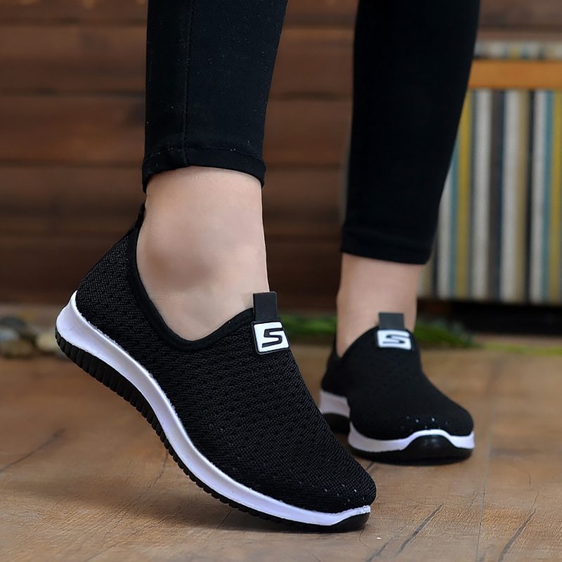 Flying Woven Women's Mesh Shoes Product Category: Casual Sandals Applicable age: adult Upper Material: Flying Woven Mesh Sole material: polyurethane sole style: Casual Toe shape: round toe Heel height: flat heel Heel shape: flat heel Popular elements: car
