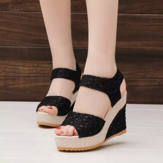 Flat bottom high heel sandals Style: summer sandals Toe cap: fish mouth toe Upper: high quality leather Neri: Pig-like lining Sole: wear-resistant non-slip sole With height: 10 cm Waterproof table: 3 cm US EUR UK AUS JPN KOR 5 35 2,5 3.5 21 228 5.5 35.5 3