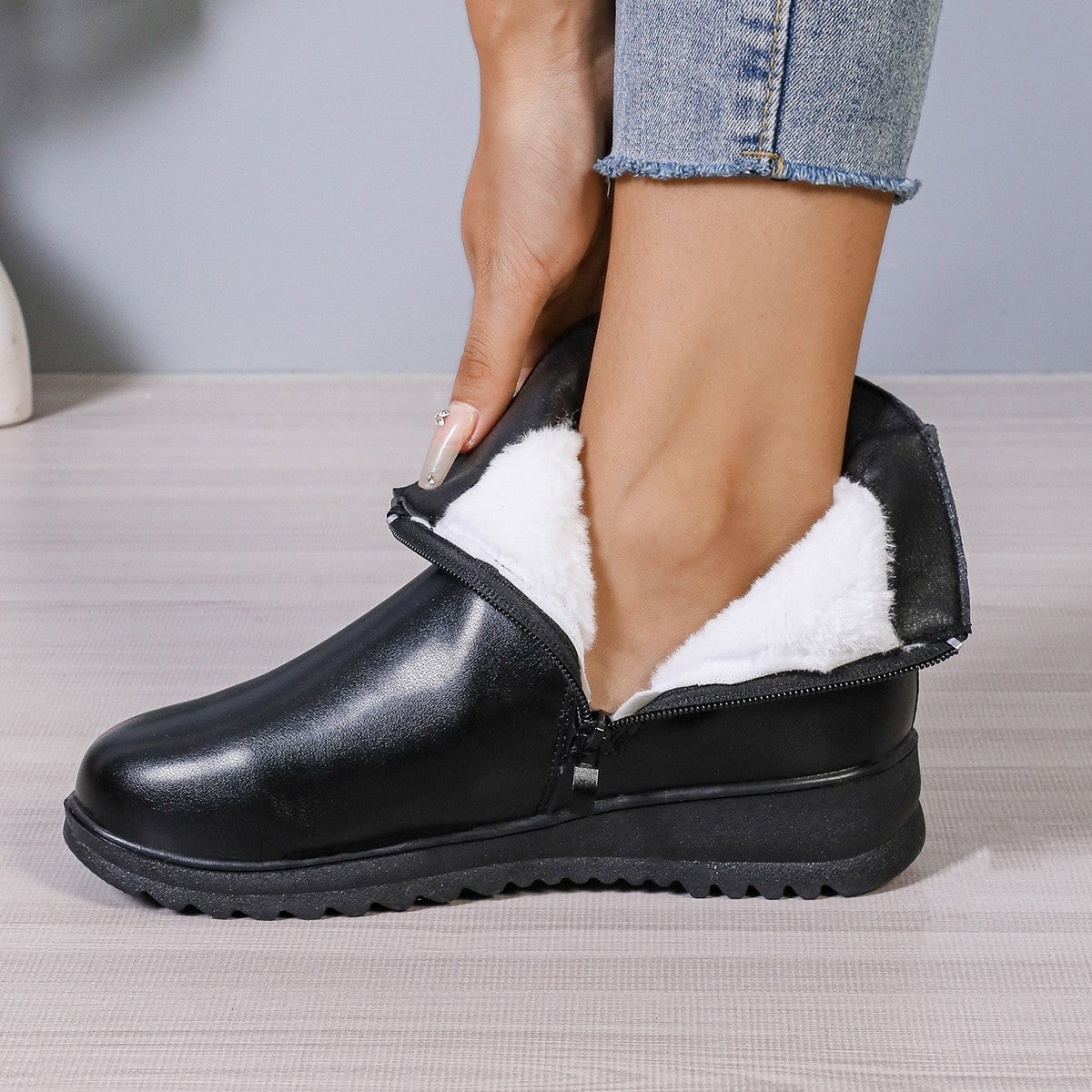 Winter Fleece Boots With Side Zipper Design Fashion Simple Non-slip Ankle Boots For Women Warm Pu Leather Shoes Product information: Features: anti-slip, warm, and others. Use: keep warm Upper material: satin Sole material: upper Toe shape: round head Ins