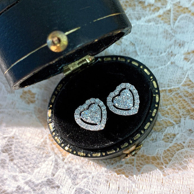 Rhinestone Love Stud Earrings For Women Temperament Fashion Heart-shape Earrings Product information: Material:Zircon Style: fashionable and simple Features:Electroplating Color: white Size Information: Packing list: Earring*1 Pair Product Image: Rhinesto
