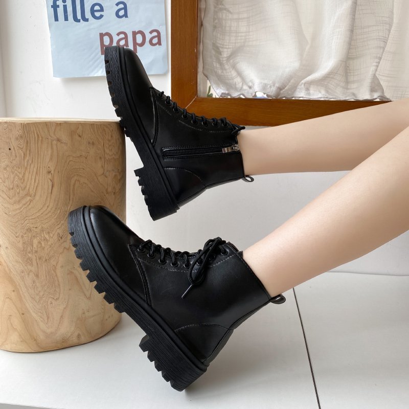 New Black Handsome Boots Women Product information: Pattern: solid color Lining material: imitation leather Color: Black Heel height: flat heel Sock length: low tube Heel shape: chunky heel Size: 35,36,37,38,39,40,41,42,43 Sole material: rubber Popular el