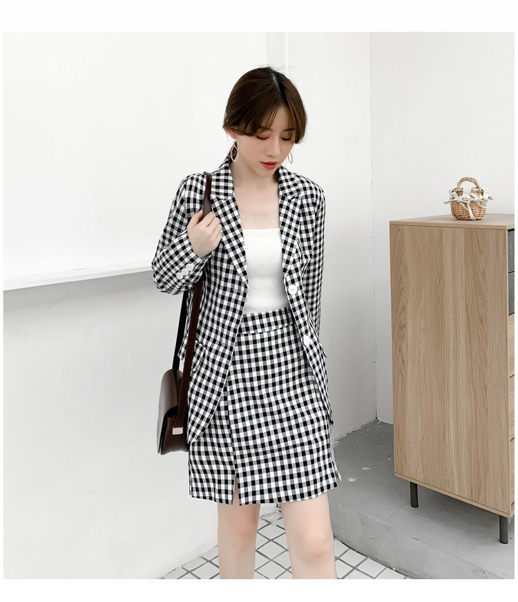 Plaid suit skirt suit Size: XS S M L Color classification: black plaid jacket size length shoulder bust waist XS 65 40.5 85 75 S 66.5 42 87 77 M 68 44 91 81 L 69.5 46 95 85 skirt length length waist hip xs 41 62 90 s 42 64 92 m 43 68 96 l 44 72 100 unit:c