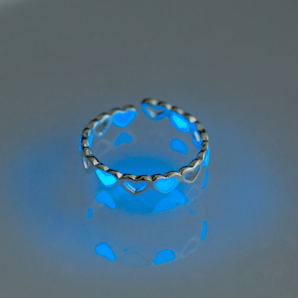 Luminous Heart Ring Glow-in-the-dark Adjustable Love Rings Product information: Style: Europe and America Material: Copper Treatment process: electroplating Details&Type: Product Size: Adjustable Package Size: Packing list: Ring*1 Product Image: Luminous
