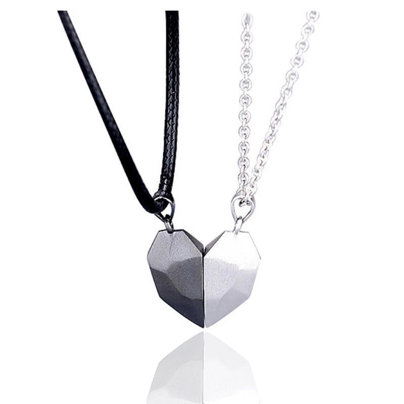 Creative Magnet Necklace Love Heart Broken Men And Women Product information: Style: Creative Material: Copper Type: Necklace Style: Couple style Modeling: Wishing Stone Packaging: Individually packed Chain style: cross chain Whether multi-layer: No Wheth