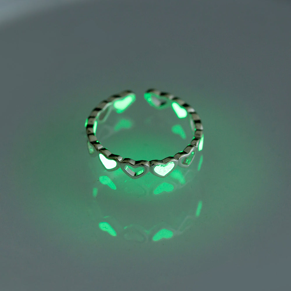 Luminous Heart Ring Glow-in-the-dark Adjustable Love Rings Product information: Style: Europe and America Material: Copper Treatment process: electroplating Details&Type: Product Size: Adjustable Package Size: Packing list: Ring*1 Product Image: Luminous