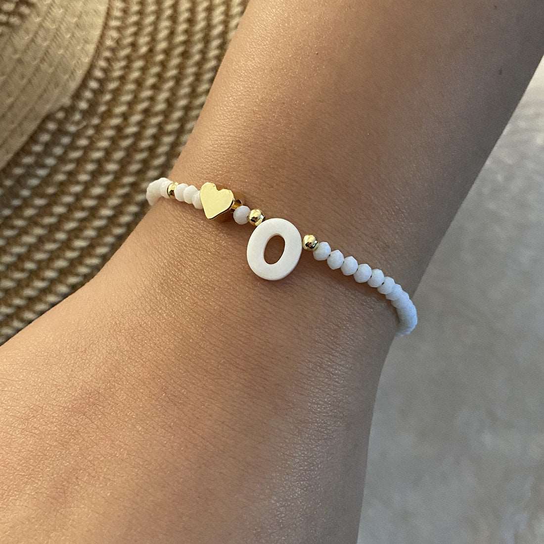 26 Letters White Shell Beaded Bracelet Women Metal Love Design Bracelet Jewelry Product information: Material:Shell Processing: Handmade Style: Women's Packing list: Bracelet*1 Product Image: 26 Letters White Shell Beaded Bracelet Women Metal Love Design