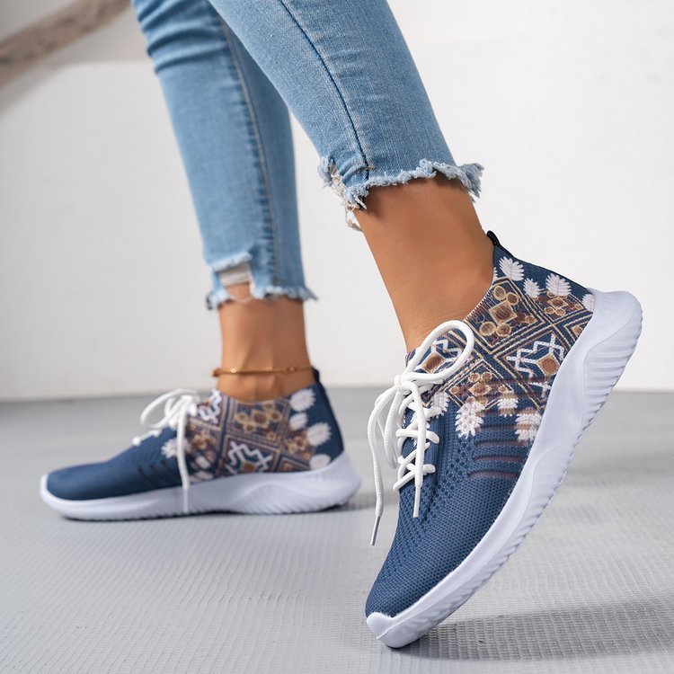 Summer New Flying Woven Stylish Flat Shoes Women Product information: Pattern: color matching Lining material: cloth Color: green Upper height: tall crown Heel height: low heel (1-3CM) Heel shape: flat heel Size: 35, 36, 37, 38, 39, 40, 41, 42, 43 Sole cr
