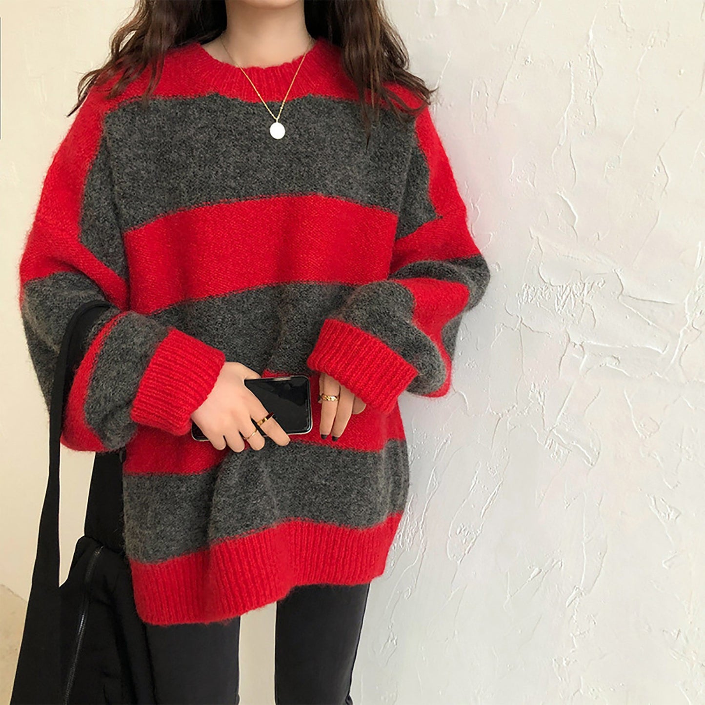 Niche Retro Lazy Style Pullover Outer Wear Product information: Color: gray, red Size: 0113 free size [45.00 kg-65.00 kg]] Version: Loose Combination form: Single piece Popular elements: contrast color Style: pullover Thickness: medium Fabric name: Cashme