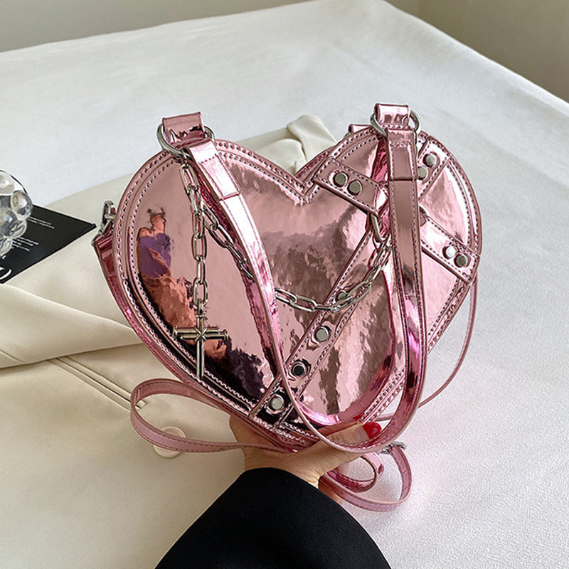 Chain Heart-shaped Bags Large Capacity Love Shoulder Bag For Women Valentine's Day Product information: Lining texture: polyester cotton Color: black, gold, silver, pink Outer bag type: Three-dimensional pocket Hardness: medium hard Material: PU Suitcase