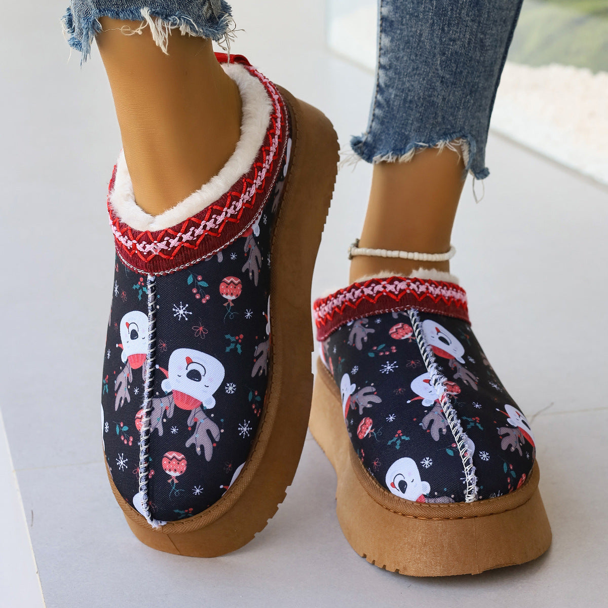 Women's Cartoon Christmas Print Ankle Boots Casual Slip On Plush Lined Home Shoes Comfortable Winter Short Boots Overview: Unique design, stylish and beautiful. Good material, comfortable wear. A variety of colors, any choice. Product information: Toe sha
