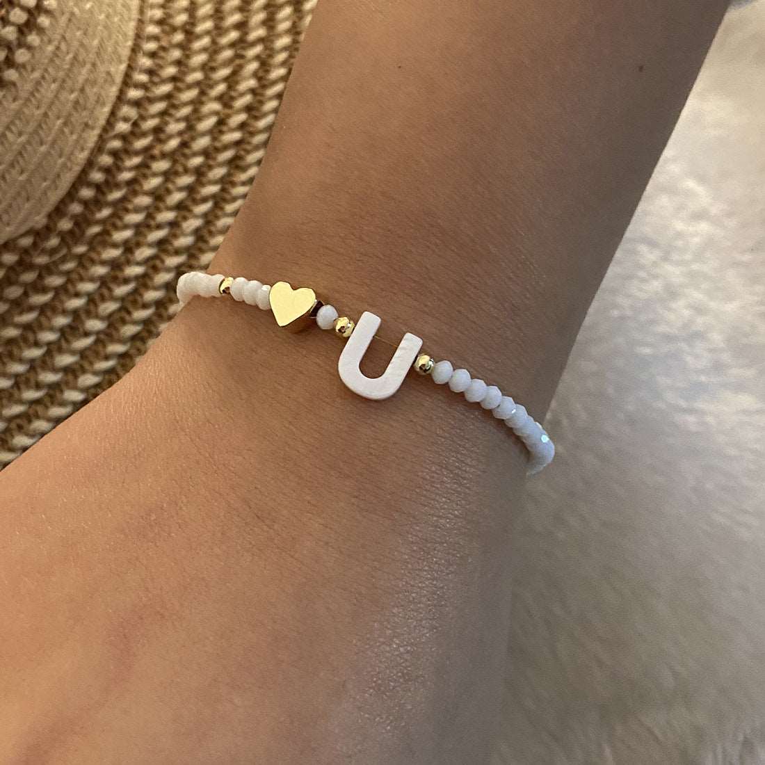 26 Letters White Shell Beaded Bracelet Women Metal Love Design Bracelet Jewelry Product information: Material:Shell Processing: Handmade Style: Women's Packing list: Bracelet*1 Product Image: 26 Letters White Shell Beaded Bracelet Women Metal Love Design